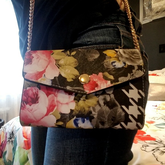 SOLD!! Nwot Floral crossbody - Picture 5 of 5